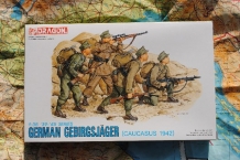 images/productimages/small/German Gebirgsjager Caucasus 1942 Dragon 1;35 voor.jpg